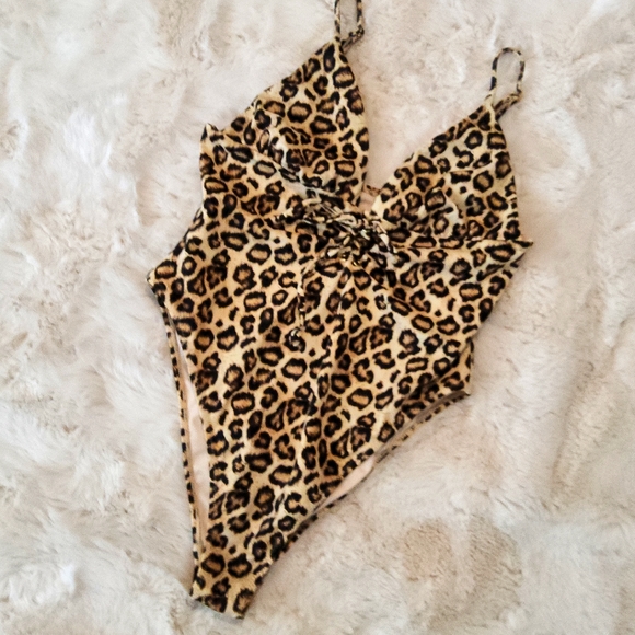 Pac Sun L.A Hearts high-cut let cheetah one piece swimsuit - Picture 3 of 6